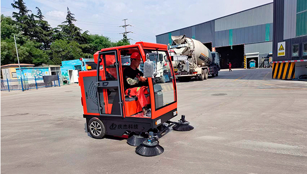 吸塵掃地車-清掃車-粉塵企業選購慶杰駕駛式掃地車